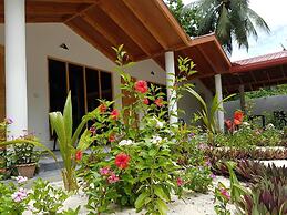 Thoddoo Beach Holiday Inn