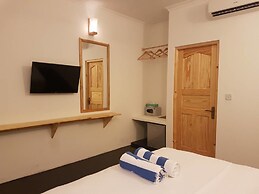 Thoddoo Beach Holiday Inn