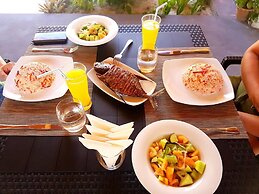 Thoddoo Beach Holiday Inn