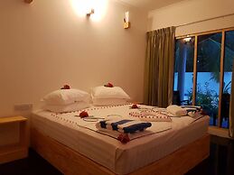 Thoddoo Beach Holiday Inn