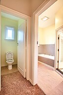 200 Riccarton Holiday House