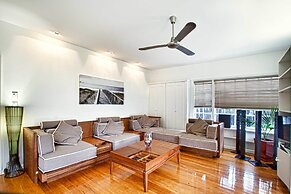 200 Riccarton Holiday House