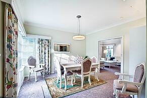 200 Riccarton Holiday House