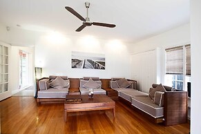 200 Riccarton Holiday House