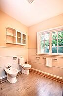 200 Riccarton Holiday House