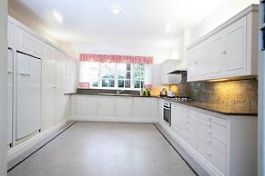 200 Riccarton Holiday House