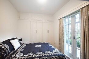 200 Riccarton Holiday House