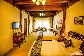 Shangri-La E-Outfitting Boutique Hotel