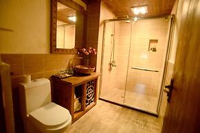 Shangri-La E-Outfitting Boutique Hotel