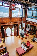 Shangri-La E-Outfitting Boutique Hotel