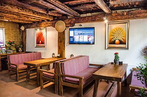 Shangri-La E-Outfitting Boutique Hotel