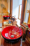 Shangri-La E-Outfitting Boutique Hotel