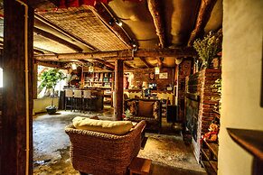 Shangri-La E-Outfitting Boutique Hotel