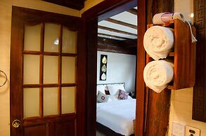 Shangri-La E-Outfitting Boutique Hotel