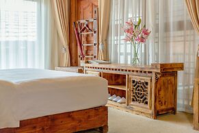 Shangri-La E-Outfitting Boutique Hotel