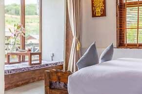 Shangri-La E-Outfitting Boutique Hotel