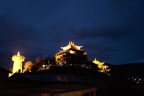 Shangri-La E-Outfitting Boutique Hotel