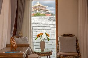 Shangri-La E-Outfitting Boutique Hotel