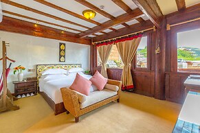 Shangri-La E-Outfitting Boutique Hotel