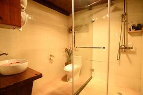 Shangri-La E-Outfitting Boutique Hotel