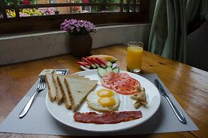 Shangri-La E-Outfitting Boutique Hotel