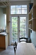 Traditional Georgian Flat in New Town, Sleeps 5-6