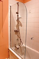 Traditional Georgian Flat in New Town, Sleeps 5-6