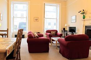 Traditional Georgian Flat in New Town, Sleeps 5-6