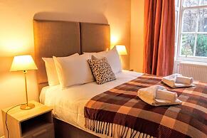 Traditional Georgian Flat in New Town, Sleeps 5-6