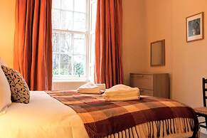 Traditional Georgian Flat in New Town, Sleeps 5-6