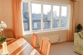 Sophisticated Edinburgh Apartment in City Centre