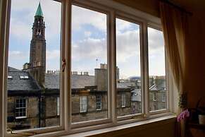 Sophisticated Edinburgh Apartment in City Centre