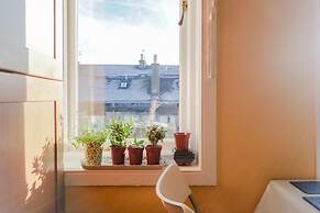 Sophisticated Edinburgh Apartment in City Centre