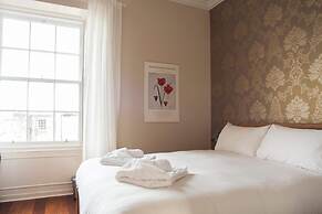 Sophisticated Edinburgh Apartment in City Centre