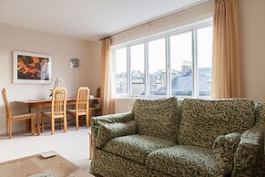 Sophisticated Edinburgh Apartment in City Centre