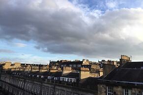 Sophisticated Edinburgh Apartment in City Centre