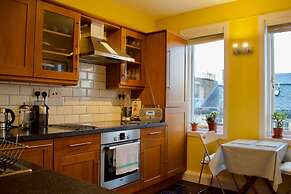 Sophisticated Edinburgh Apartment in City Centre