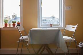 Sophisticated Edinburgh Apartment in City Centre