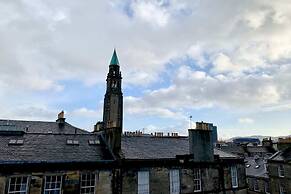 Sophisticated Edinburgh Apartment in City Centre