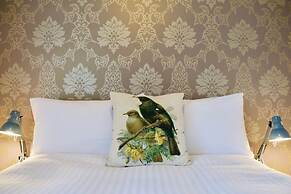 Sophisticated Edinburgh Apartment in City Centre