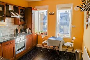 Sophisticated Edinburgh Apartment in City Centre
