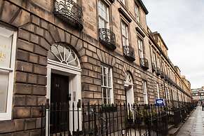 Sophisticated Edinburgh Apartment in City Centre
