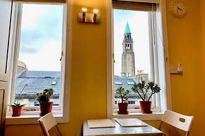 Sophisticated Edinburgh Apartment in City Centre