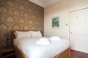 Sophisticated Edinburgh Apartment in City Centre