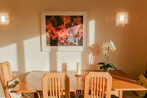 Sophisticated Edinburgh Apartment in City Centre