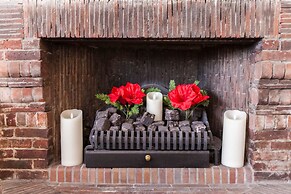 Sophisticated Edinburgh Apartment in City Centre