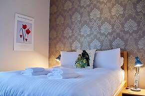 Sophisticated Edinburgh Apartment in City Centre