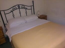 OYO Rose & Crown Hotel