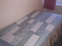 OYO Rose & Crown Hotel
