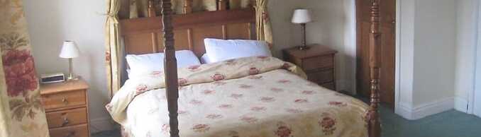 OYO Rose & Crown Hotel